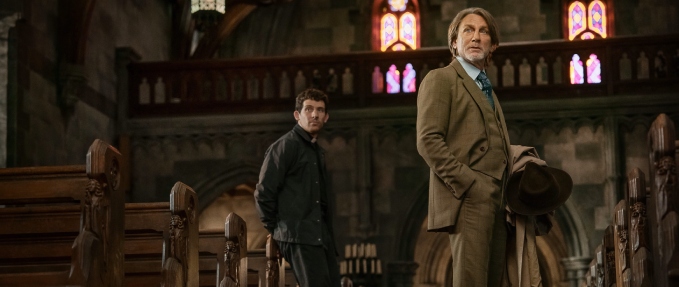 Wake Up Dead Man: A Knives Out Mystery